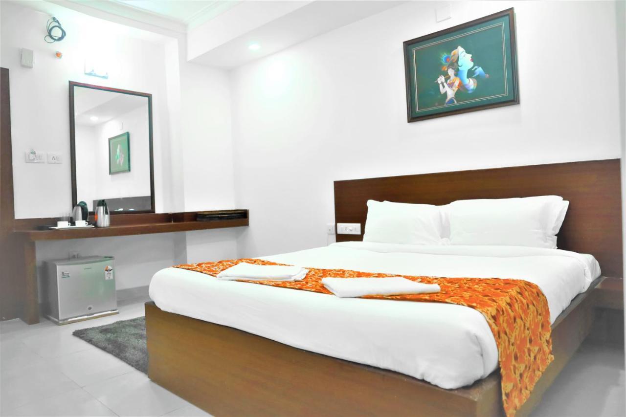 Harekrishna Hotel & Restaurant Bhubaneswar Esterno foto